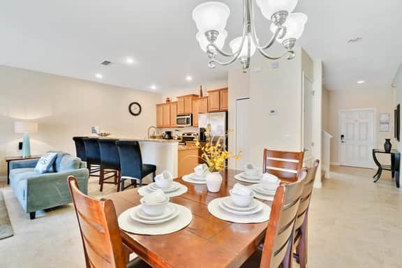 4 Bedrooms / 3 Bathrooms / Paradise Palms (8925 BP)