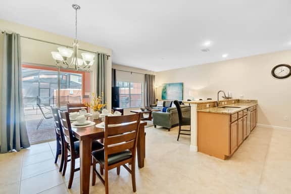 4 Bedrooms / 3 Bathrooms / Paradise Palms (8925 BP)