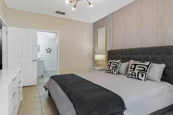 3 Bedrooms / 2 Bathrooms / Lucaya Village (6-107)