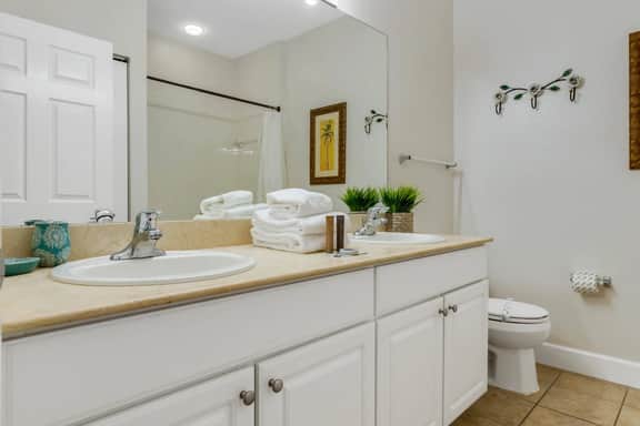 3 Bedrooms / 2 Bathrooms / Lucaya Village (6-107)