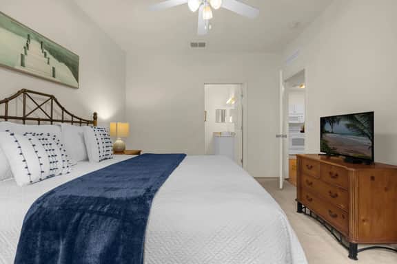 3 Bedrooms / 2 Bathrooms / Lucaya Village (8-106)