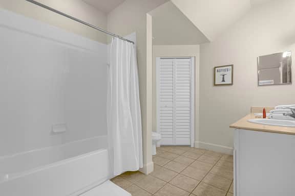 3 Bedrooms / 2 Bathrooms / Lucaya Village (8-106)
