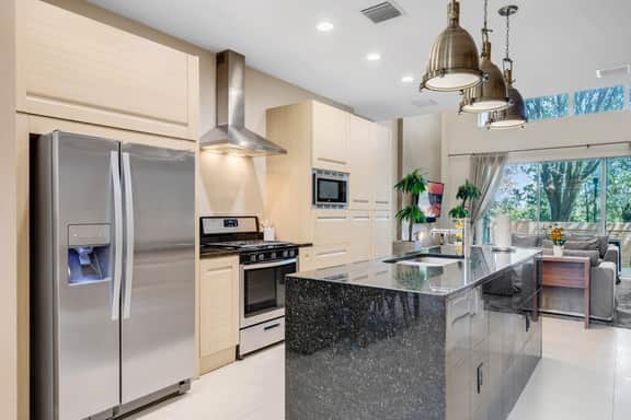 3 Bedroom/ 3.5 Bathroom Magic Village (7669 RD)