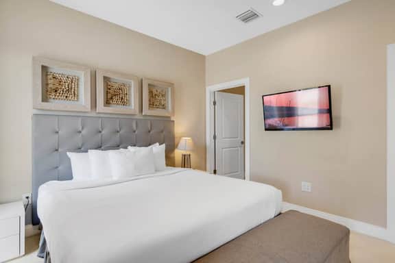 3 Bedroom/ 3.5 Bathroom Magic Village (7669 RD)