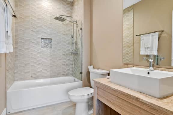 4 Bedrooms/ 4.5 Bathrooms/ Magic Village (7575 BD)