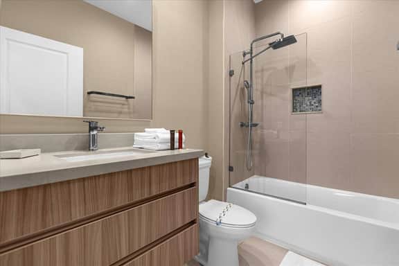 3 Bedrooms / 3.5 Bathrooms / Magic Village (7471B)
