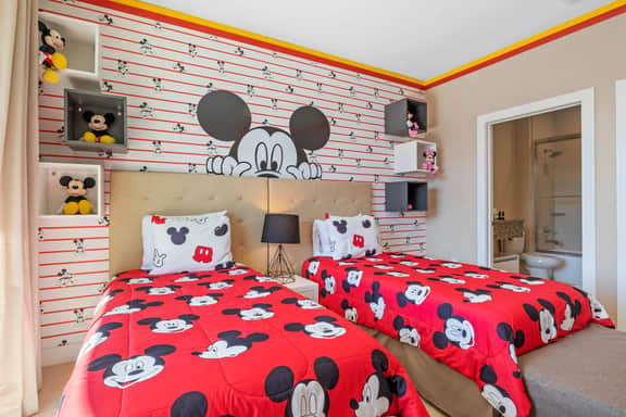 4 Bedrooms / 4.5 Bathrooms / Magic Village(7603RD)