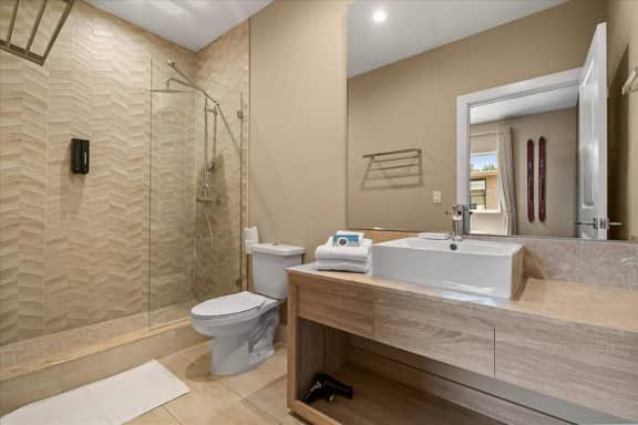 4 Bedrooms / 4.5 Bathrooms / Magic Village(7528BD)
