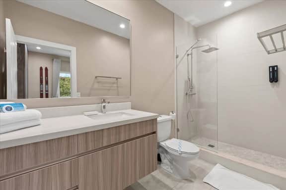 4 Bedrooms/ 5 Baths/ Magic Village Views (7483BD)