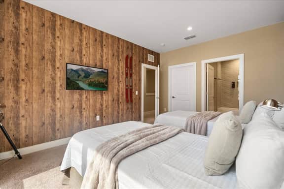 4 Beds / 4.5 Baths / Magic Village Views (3085RW)