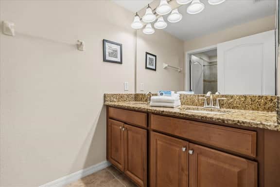 4 Bedrooms / 3 Bathrooms / Paradise Palms (2919BP)