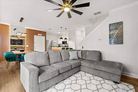 4 Bedrooms/ 3 Bathrooms/ Lucaya Village (8-101)