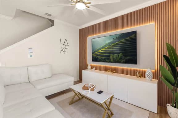 4 Bedrooms / 3 Bathrooms/ Lucaya Village (7-101)