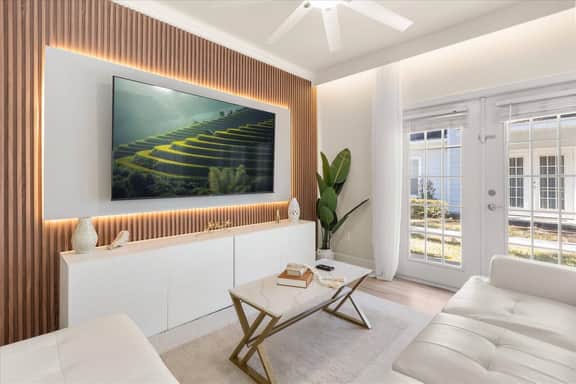 4 Bedrooms / 3 Bathrooms/ Lucaya Village (7-101)