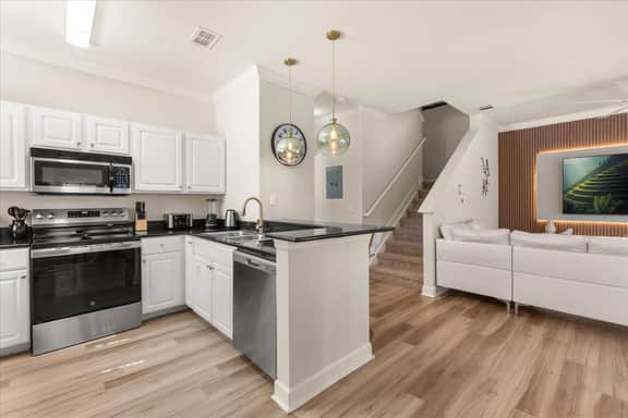 4 Bedrooms / 3 Bathrooms/ Lucaya Village (7-101)