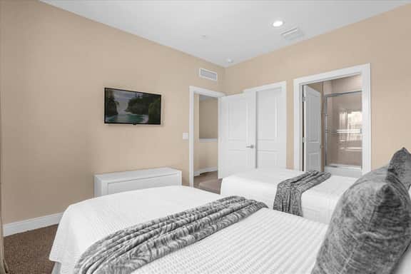 3 Bedrooms/ 3.5 Bathrooms/ Magic Village (3155PL)