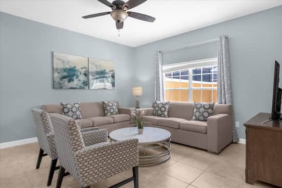 4 Bedrooms / 3 Bathrooms/ Paradise Palms (2931BU)