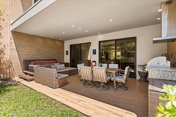 3 Bedrooms/ 3.5 Bathrooms/ Magic Village (7477 BD)