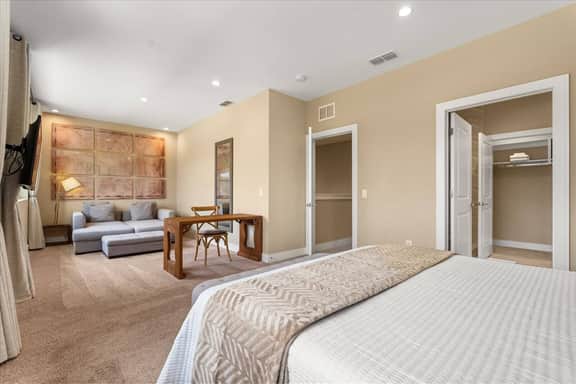 4 Bedrooms / 5 Bathrooms/ Magic Village (3118RW)