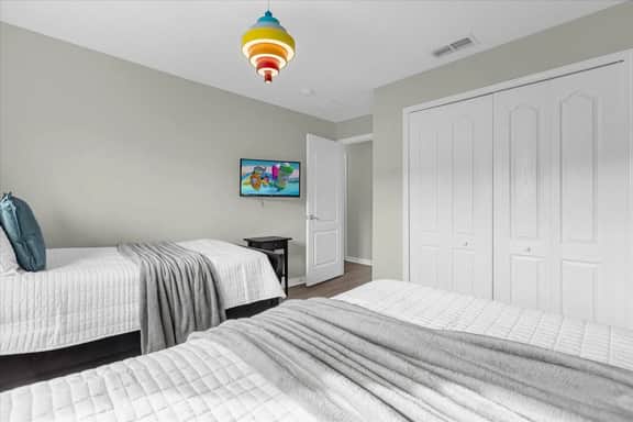 4 Bedrooms / 3 Bathrooms / Paradise Palms (8976 MP)