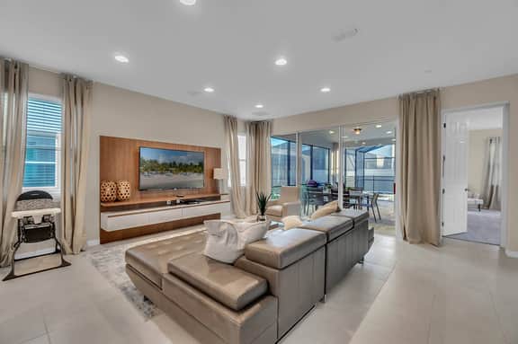 5 Bedrooms / 5.5 Bathrooms / Solara (9026 PC)