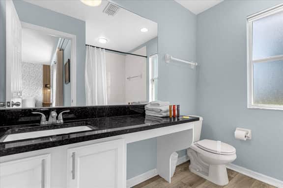 3 Bedrooms / 3 Bathrooms / Regal Oaks  (5714 DD)