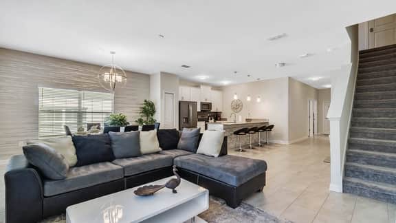5 Bedrooms / 4 Bathrooms / Storey Lake (4813 ML)