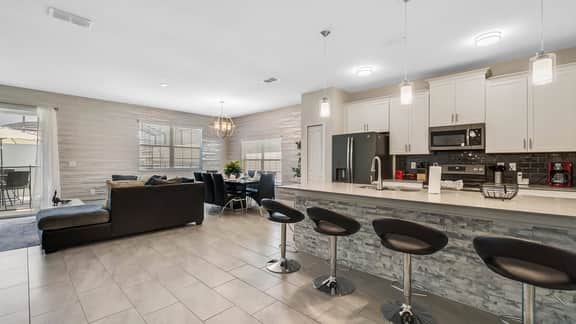 5 Bedrooms / 4 Bathrooms / Storey Lake (4813 ML)