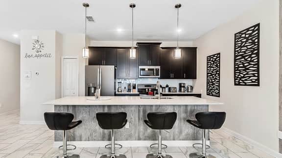 4 Bedrooms / 3 Bathrooms / Storey Lake (4925 WA)
