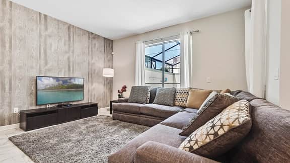 4 Bedrooms / 3 Bathrooms / Storey Lake (4925 WA)
