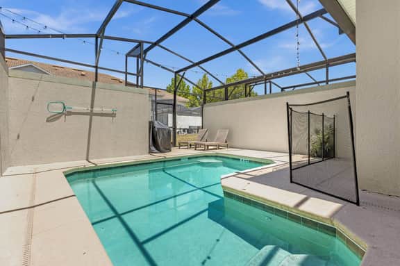 4 Bedrooms/3 Bathrooms/ Storey Lake (4900 WA)