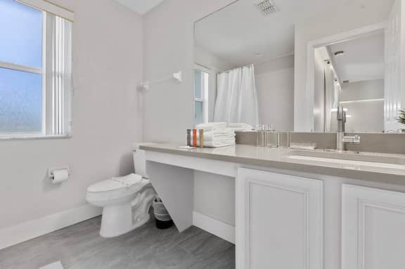 4 Bedrooms/ 3 Bathrooms/ Regal Palms (2725 CA)