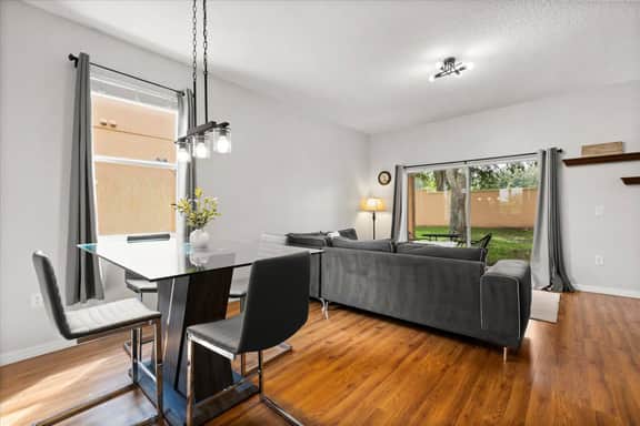 4 Bedrooms/ 3.5 Bathrooms / Regal Palms (203 LM)