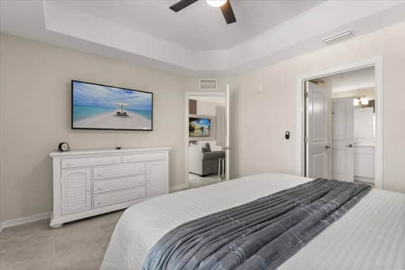 3 Bedrooms / 2 Bathrooms / Storey Lake (3180-308)