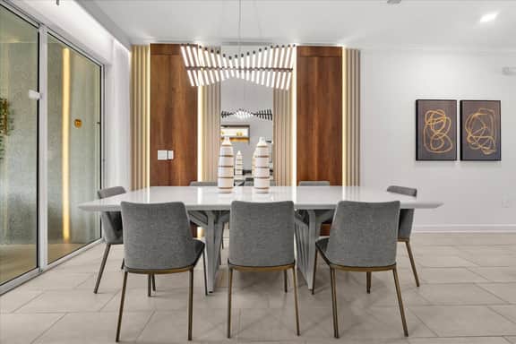 4 Bedrooms / 3 Bathrooms / Storey Lake (2673SS)