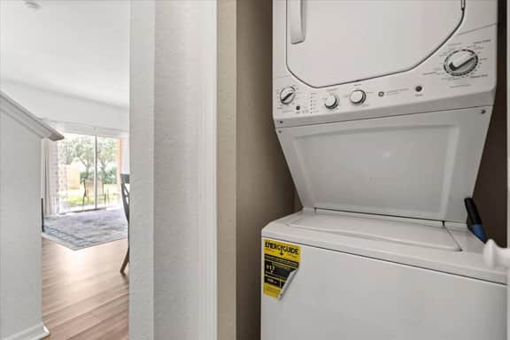 4 Bedrooms/ 3 Bathrooms / Regal Palms (4224 CA)
