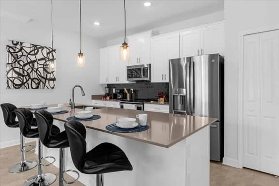 4 Bedrooms/ 3 Bathrooms/ Storey Lake (2625 RT)