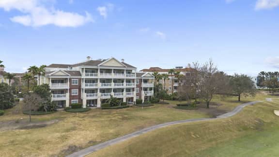 3 Bedrooms / 3 Bathrooms / Reunion (7602-201CC)