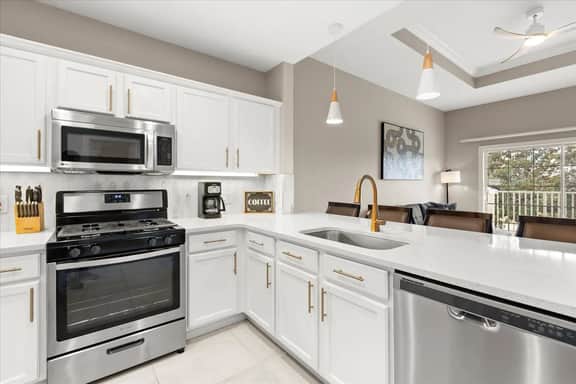 3 Bedrooms/ 3 Bathrooms/ Reunion (7509 SE)