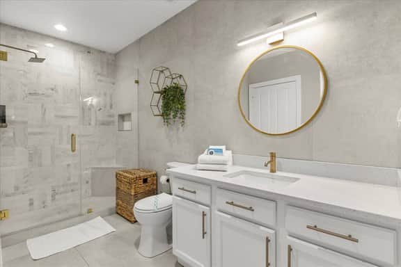 3 Bedrooms/ 3 Bathrooms/ Reunion (7509 SE)