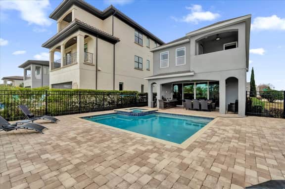 5 Bedrooms / 5.5 Bathrooms / Reunion (701GB)