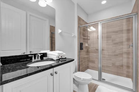 5 Bedrooms / 5.5 Bathrooms / Reunion (701GB)