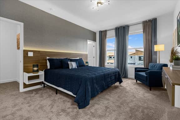 6 Bedrooms / 5 Bathrooms / Storey Lake (2664SS)