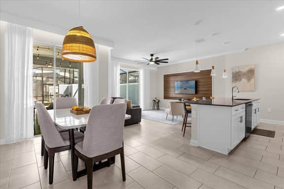 4 Bedrooms/ 3 Bathrooms/ Storey Lake (2621 SS)