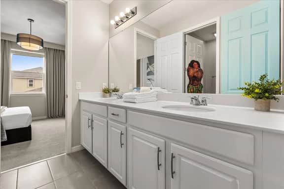 7 Bedrooms / 6.5 Bathrooms / Solara (1604 HG)