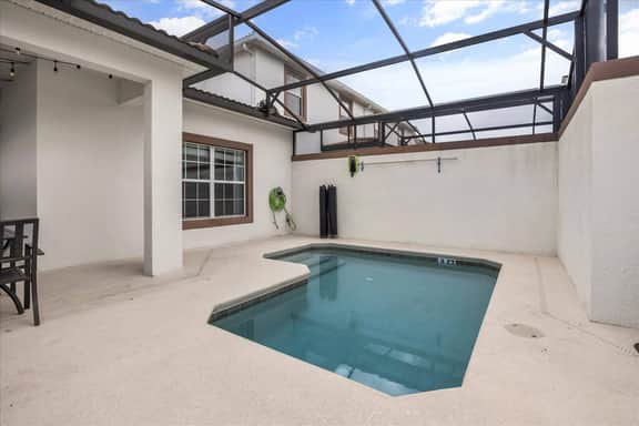 5 Bedrooms / 4 Bathrooms / Storey Lake (3101 PP)