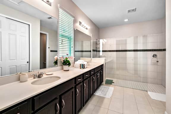 5 Bedrooms / 5.5 Bathrooms / Solara (1760 SP)