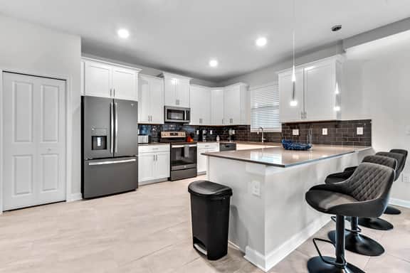 6 Bedrooms / 6 Bathrooms / Storey Lake (2851 BD)