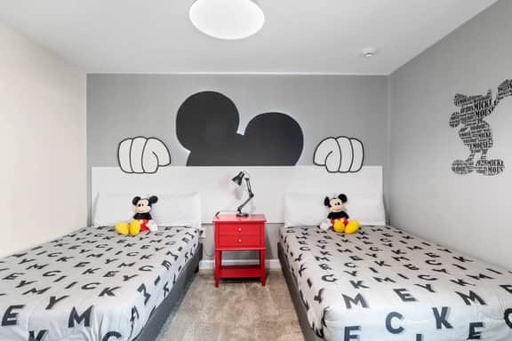 9 Bedrooms/ 5 Bathrooms/ Storey Lake (2885 SC)