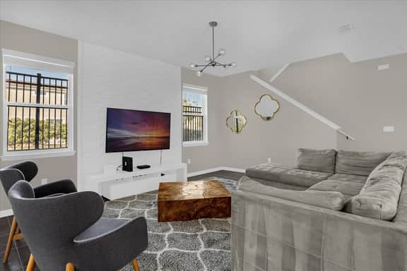 6 Bedrooms / 4.5 Bathrooms / Solara (1824 SP)
